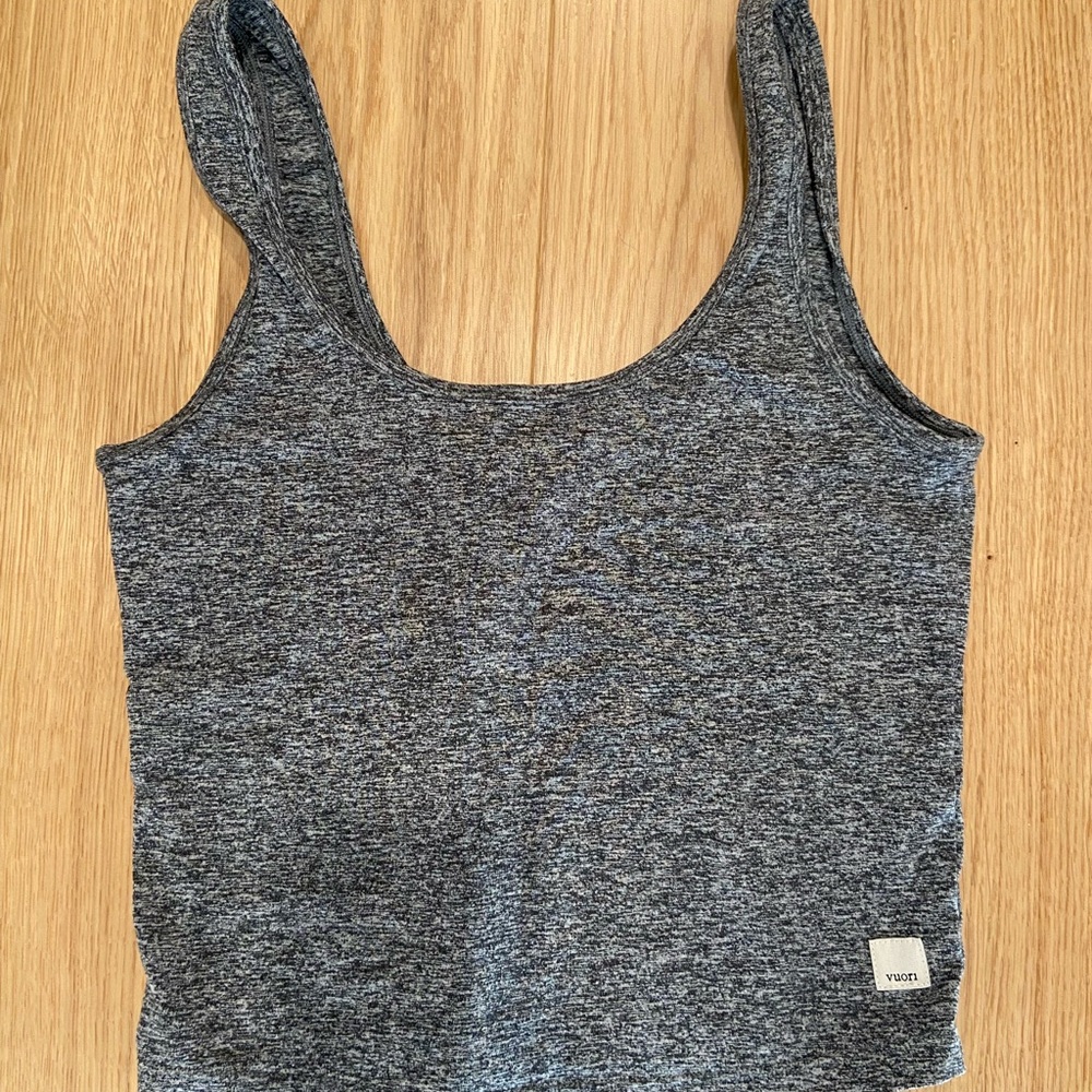 Vuori halo performance crop tank gray small